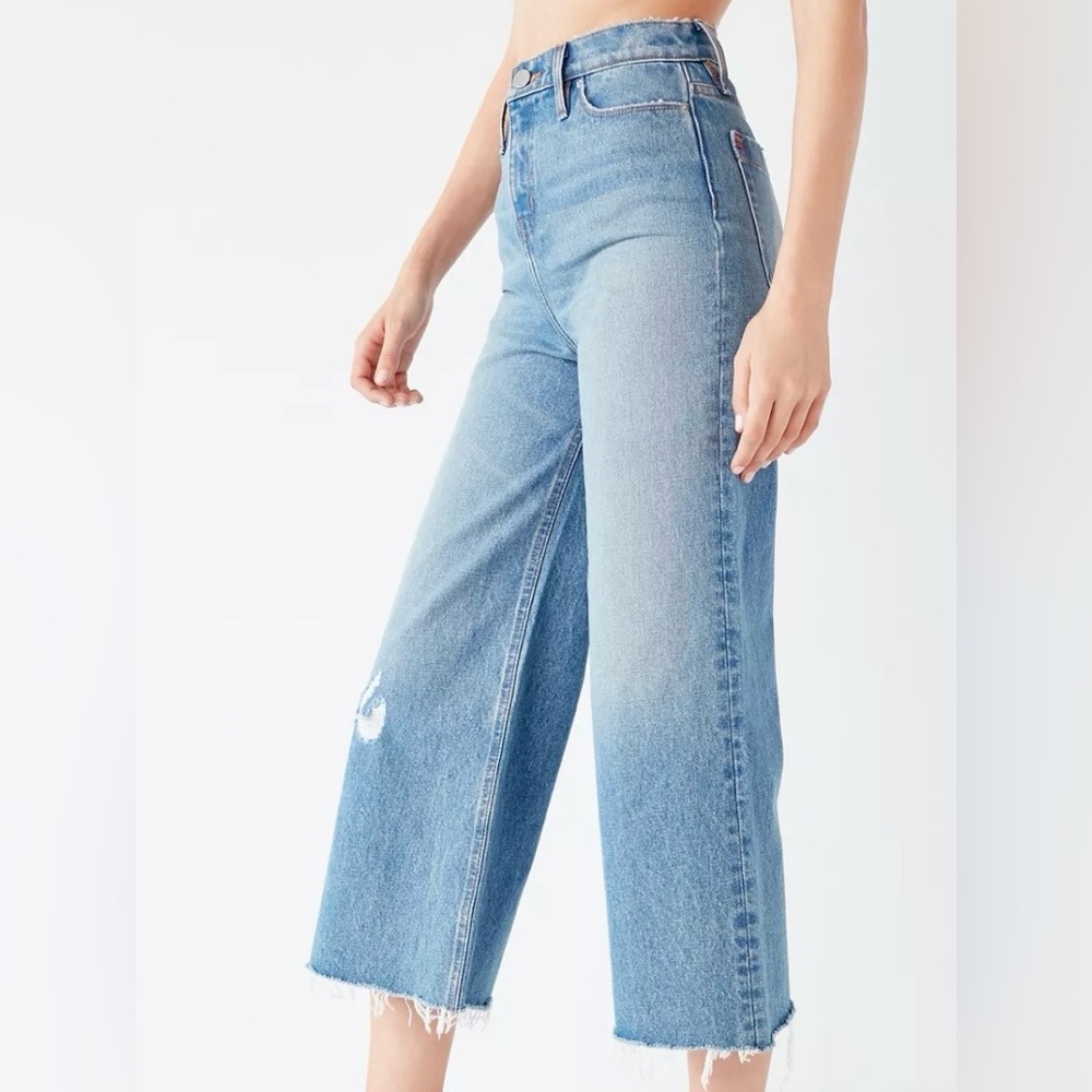 BDG Cropped Light Blue Jeans